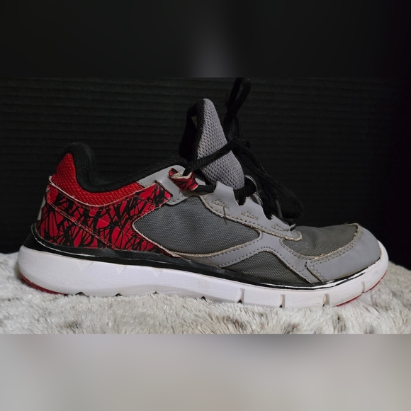 BOYS UNDER ARMOUR Micro G Velocity Running Shoes Size 4Y 4 Youth Gray, Red - Picture 3 of 13